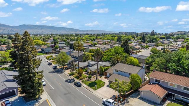 540 La Crosse Drive, Morgan Hill CA: https://media.crmls.org/mediaz/9b625b49-b9ee-43ac-abe1-22c0927feb57.jpg