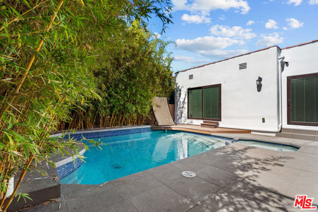 321 S Linden Drive, Beverly Hills CA: https://media.crmls.org/mediaz/9b628337-d763-4831-926b-3908a42748d0.jpg