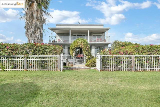 3824 Stone Rd, Bethel Island CA: https://media.crmls.org/mediaz/9b63915b-19e7-4db3-9d64-ec4325ac3990.jpg