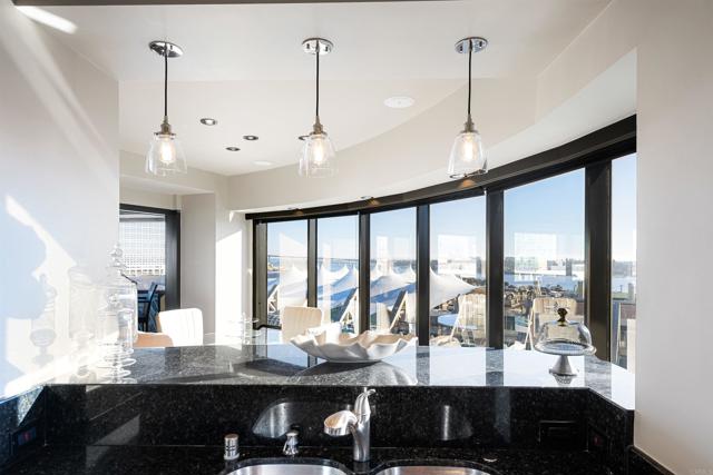 200 Harbor Dr, San Diego CA: https://media.crmls.org/mediaz/9b639485-479d-486d-8998-75d22b9bff16.jpg