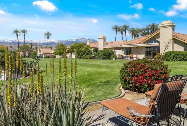17 Margarita Road, Palm Desert CA: https://media.crmls.org/mediaz/9b63bc1e-7a1b-4332-8f4b-ad725b99de00.jpg