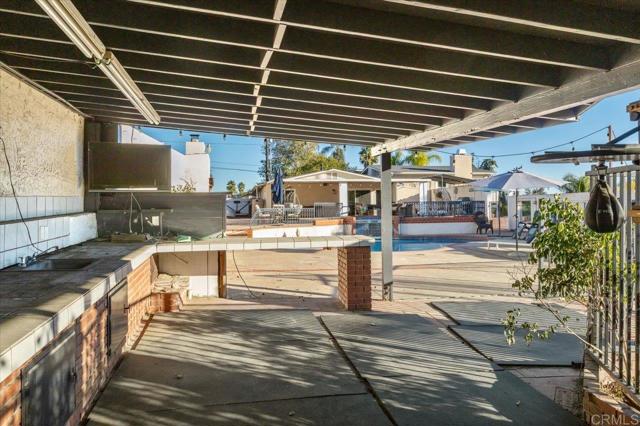 1971 Bernardo Avenue, Escondido CA: https://media.crmls.org/mediaz/9b63ed73-c1fe-4de5-95b2-92ee336f13ee.jpg