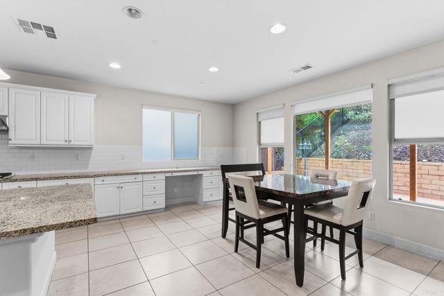 Detail Gallery Image 9 of 30 For 441 Adobe Estates Dr, Vista,  CA 92083 - 6 Beds | 3/1 Baths