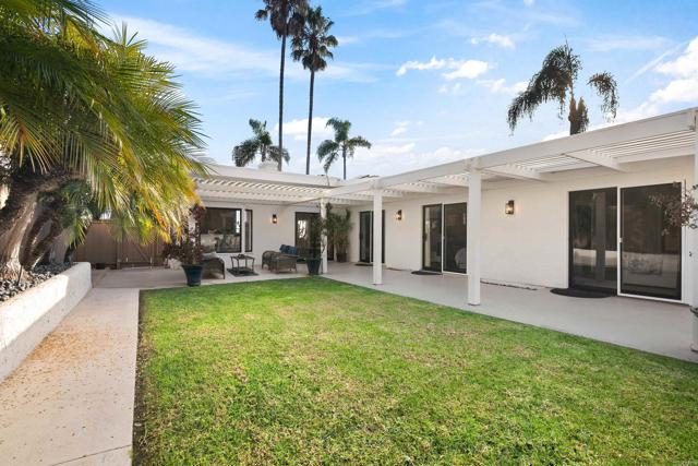 5918 Germaine Lane, La Jolla CA: https://media.crmls.org/mediaz/9b6430ae-5ba0-477c-bfc3-e89226cd5ec9.jpg