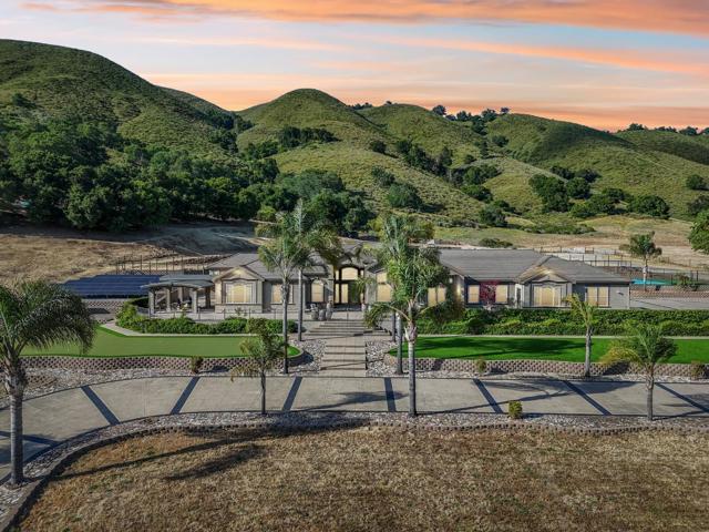 2995 Day Road, Gilroy CA: https://media.crmls.org/mediaz/9b64838a-736d-47a0-b3fa-61bd033432b7.jpg