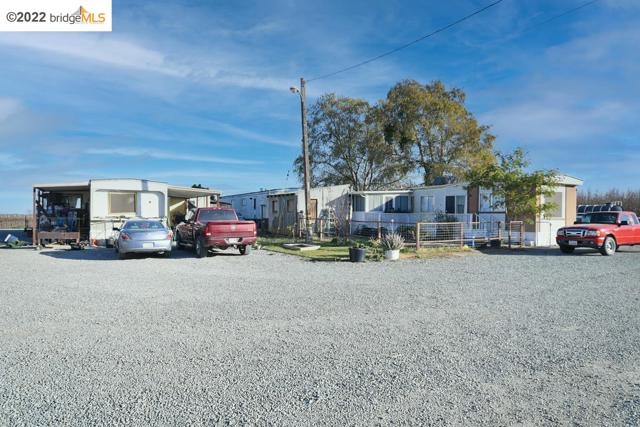 3870 Orwood Road, Brentwood CA: https://media.crmls.org/mediaz/9b649243-9db7-412d-aab7-6e8e77822394.jpg