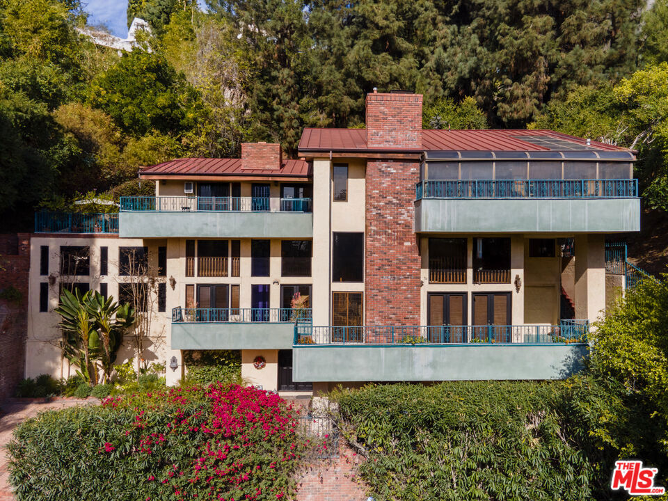 1242 Angelo Drive