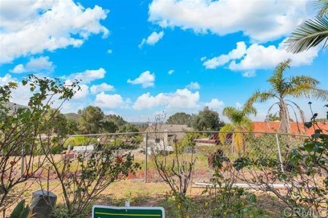 2081 Elevado Road, Vista CA: https://media.crmls.org/mediaz/9b64b8b5-da15-4966-8b8a-88698969eb45.jpg