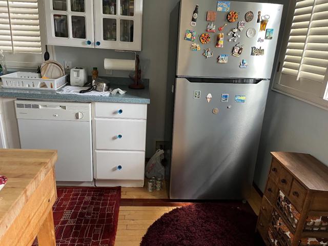 684 Roble Avenue, Menlo Park CA: https://media.crmls.org/mediaz/9b64e73f-1922-4998-bcea-2c45e5196b75.jpg