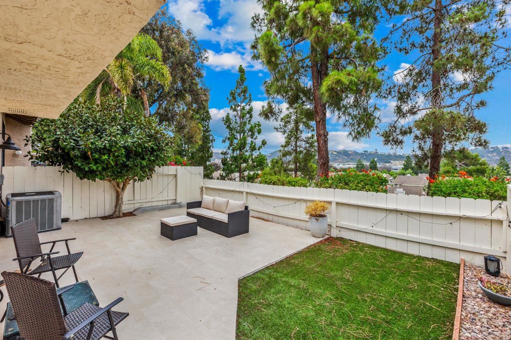 https://media.crmls.org/mediaz/9b64ff26-8b07-41f6-9f33-b6c47a80cca6.jpg?preset=X-Large