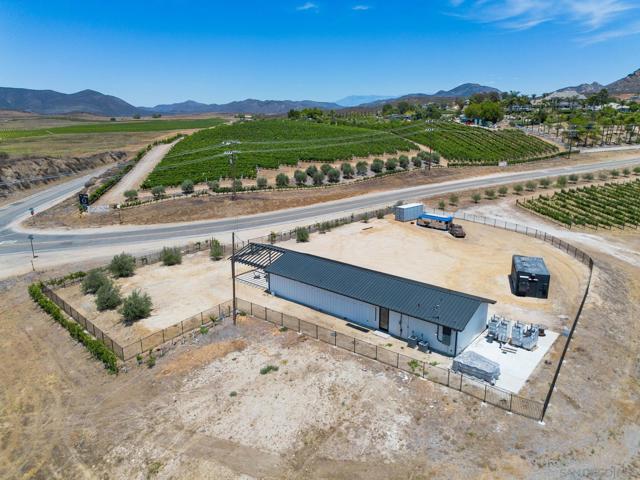 36051 E Benton Rd., Temecula CA: https://media.crmls.org/mediaz/9b653c21-512d-4b11-9897-c0ff5218e433.jpg