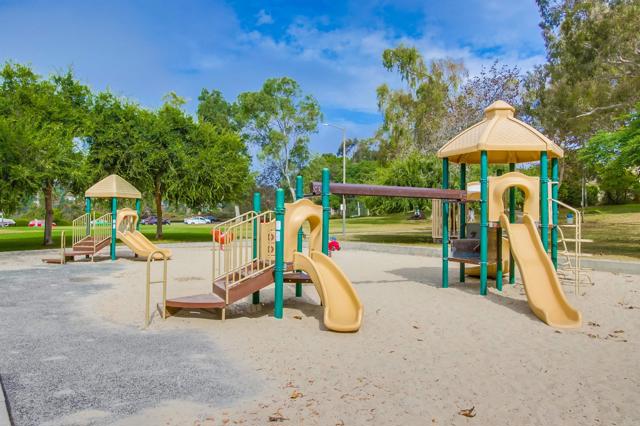 8037 Caminito Mallorca, La Jolla CA: https://media.crmls.org/mediaz/9b654853-d27f-4a9e-82c8-0e2c7459c850.jpg