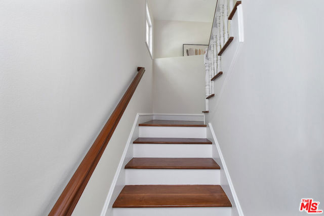 15474 Loom Place, Sherman Oaks CA: https://media.crmls.org/mediaz/9b658b5b-4c97-45ab-97d1-501db311b606.jpg