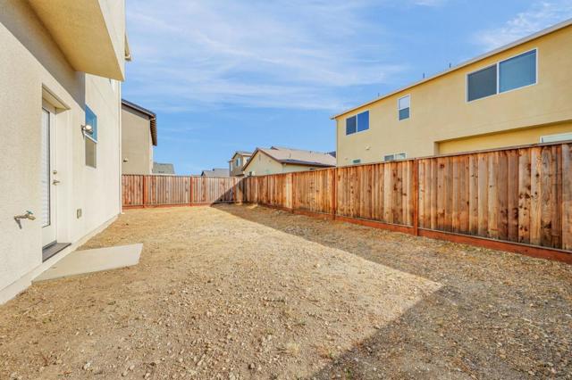 21 Sycamore Street, Greenfield CA: https://media.crmls.org/mediaz/9b65e6be-3c2c-4625-b2be-8c7d89dd31e5.jpg