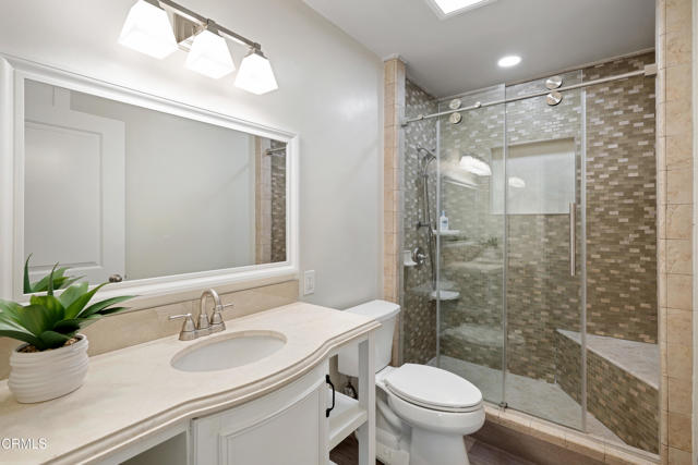 4428 Oakwood Avenue, La Canada Flintridge CA: https://media.crmls.org/mediaz/9b65ee27-73ae-44b7-a05b-8c49dce62bdc.jpg