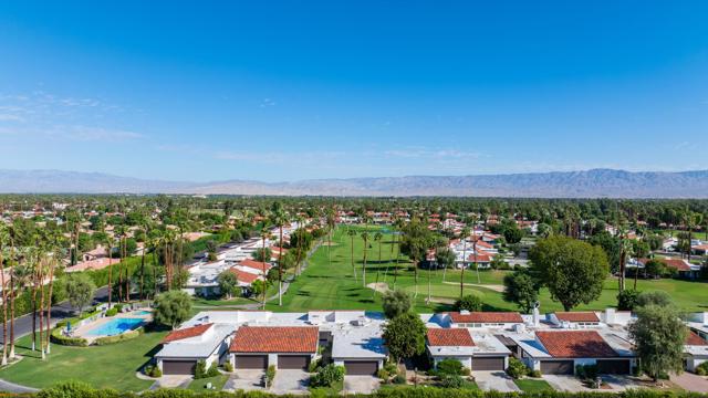 133 Torremolinos Drive, Rancho Mirage CA: https://media.crmls.org/mediaz/9b666499-f098-40df-b42c-53969659e326.jpg