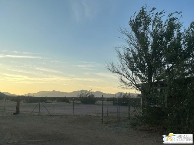 31750 Selmadolph Street, Lucerne Valley CA: https://media.crmls.org/mediaz/9b667a2c-c5c8-4903-b30b-837589894166.jpg