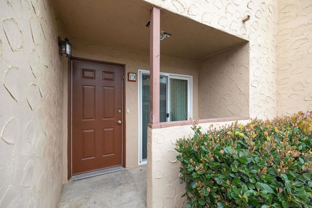 3557 Kenora Dr, Spring Valley CA: https://media.crmls.org/mediaz/9b668b0f-446a-4260-8936-52549ed0cdc9.jpg