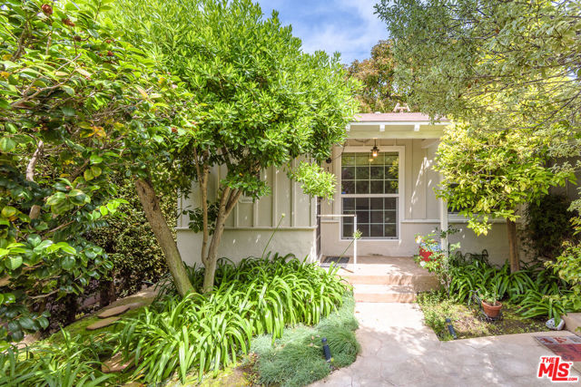 11425 Burnham Street, Los Angeles CA: https://media.crmls.org/mediaz/9b67414d-4492-4019-99e1-6de012d5f8b7.jpg