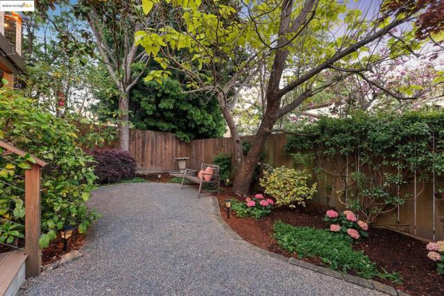 952 Kingston Ave, Piedmont CA: https://media.crmls.org/mediaz/9b677c04-8b02-403b-a511-ad03cae8e4b9.jpg