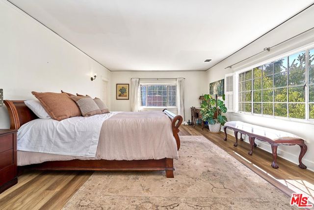 728 S Windsor Boulevard, Los Angeles CA: https://media.crmls.org/mediaz/9b67f2ea-b3e6-4f52-a6a5-8df7fea9dcf6.jpg