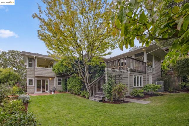 64 Crest Rd, Piedmont CA: https://media.crmls.org/mediaz/9b6849c2-cdd6-48b6-bb77-9b3e2aa7bc2f.jpg