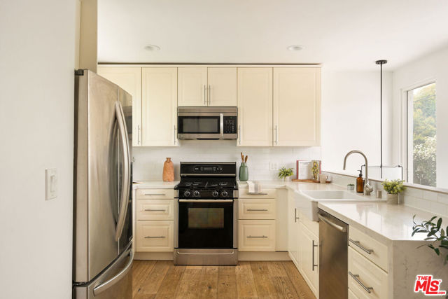 12366 Laurel Terrace Drive, Studio City CA: https://media.crmls.org/mediaz/9b6893a9-8c8e-4a1c-85c9-3bde117802fe.jpg