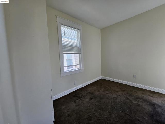 2825 Market St, Oakland CA: https://media.crmls.org/mediaz/9b692f19-d987-401c-aeec-dc3ee82036b5.jpg