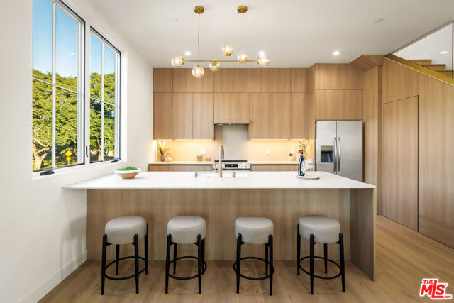 1203 N Vista Street, West Hollywood CA: https://media.crmls.org/mediaz/9b69382d-833c-4214-b27a-dd2f3c43b9e8.jpg