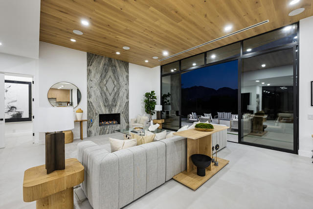 137 Kiva Drive Drive, Palm Desert CA: https://media.crmls.org/mediaz/9b69dfbd-945f-4980-bf5c-a5fd3b6a3e3e.jpg
