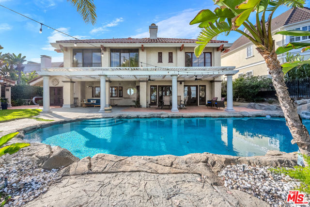 6024 Woodland View Drive, Woodland Hills CA: https://media.crmls.org/mediaz/9b69fa0d-89f7-4aa9-bda0-36494e43e295.jpg