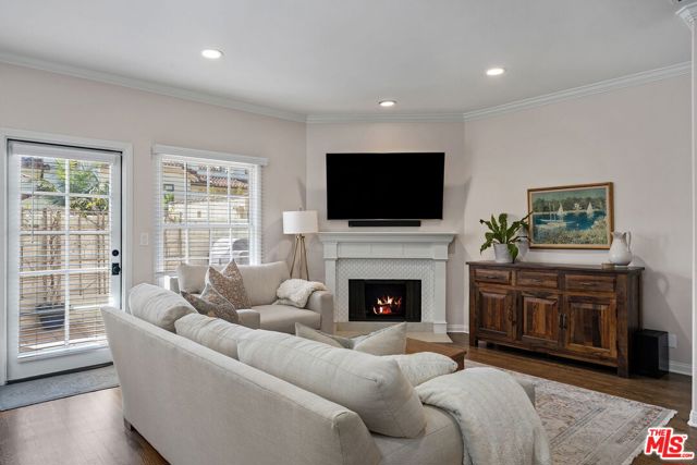 1121 Princeton Street, Santa Monica CA: https://media.crmls.org/mediaz/9b6a38c3-77ac-4e3f-924d-9048d1ad4d38.jpg