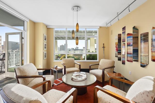 850 Beech St, San Diego CA: https://media.crmls.org/mediaz/9b6a6fff-aea6-46fe-b8d0-16149cea68ca.jpg