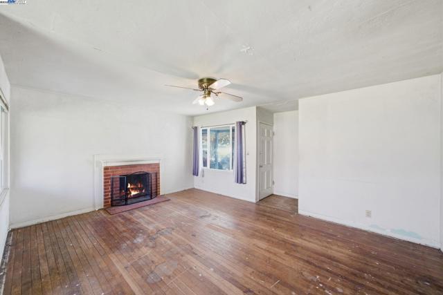 17472 Via Segundo, San Lorenzo CA: https://media.crmls.org/mediaz/9b6ae08d-6c03-4eb3-884a-93fab7bcaa96.jpg