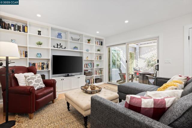 685 Saint George Rd, Danville CA: https://media.crmls.org/mediaz/9b6b05d0-ec02-4f1b-ace7-277ed423c724.jpg