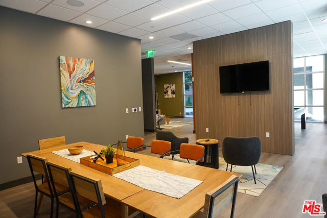 520 N Central Avenue, Glendale CA: https://media.crmls.org/mediaz/9b6b4050-a59c-4842-900f-f30470177fb9.jpg