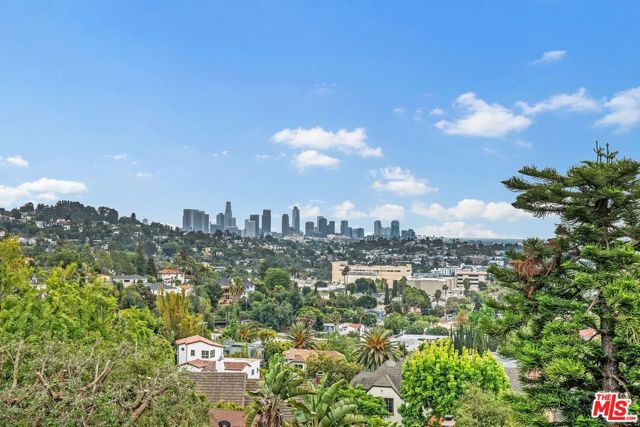 4320 Cedarhurst Circle, Los Angeles CA: https://media.crmls.org/mediaz/9b6bbc86-7167-4d3c-b15f-3c315b310eb8.jpg