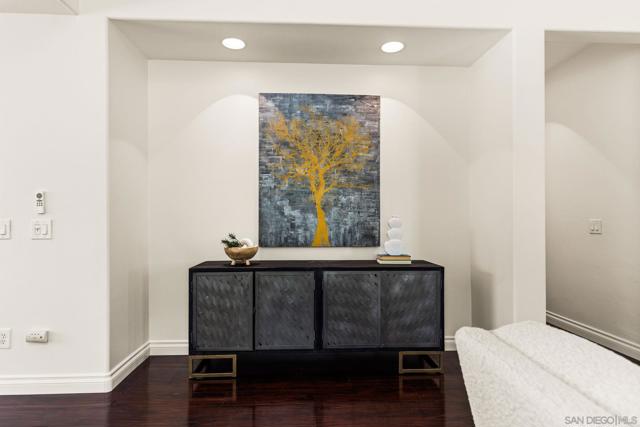 3083 Sprucewood Ln, Escondido CA: https://media.crmls.org/mediaz/9b6bd162-5125-45e7-b929-99fb4a896824.jpg