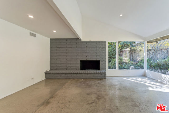 13443 Bayliss Road, Los Angeles CA: https://media.crmls.org/mediaz/9b6c073e-c754-4696-b641-d62fa1a92738.jpg