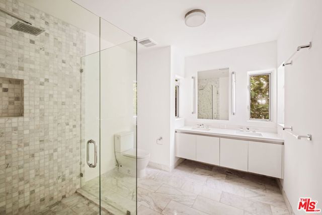 616 N Croft Avenue, West Hollywood CA: https://media.crmls.org/mediaz/9b6c91fc-b59a-45b4-a43e-f1b439734c6f.jpg