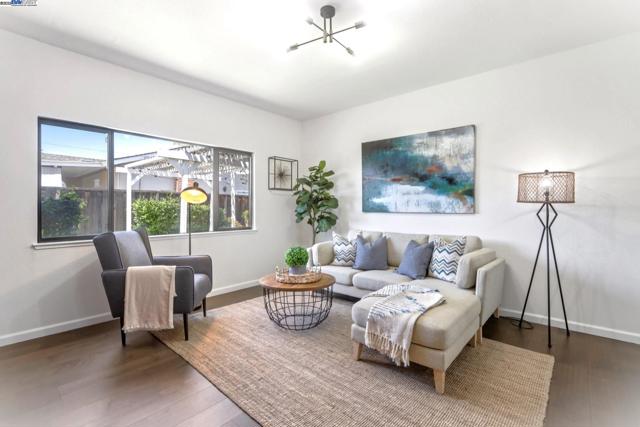 5349 Valpey Park Ave, Fremont CA: https://media.crmls.org/mediaz/9b6e2678-bcb6-4f2e-99ec-32db915fea90.jpg