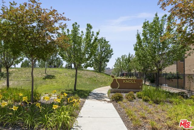 20650 Huntley Way, Santa Clarita CA: https://media.crmls.org/mediaz/9b6e4e81-fe12-433d-8b06-e749a6ae216b.jpg
