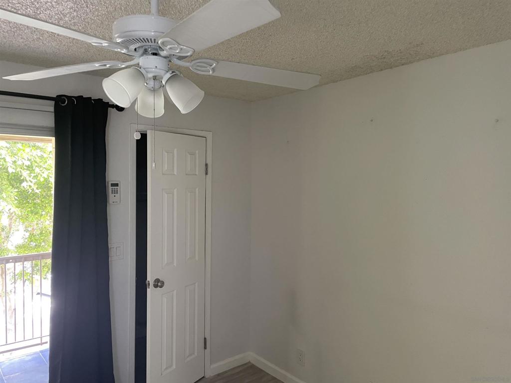 https://media.crmls.org/mediaz/9b6ed610-c839-4b60-a32a-002c165862c3.jpg?preset=X-Large