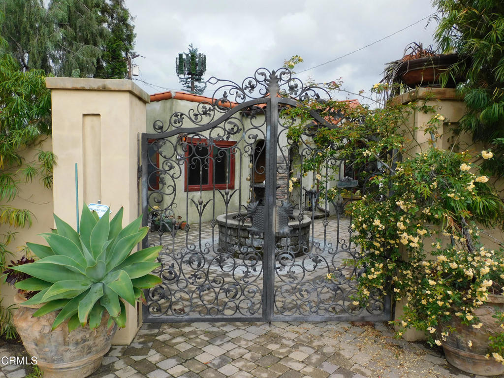 56 La Venezia Court, Altadena, CA 91001