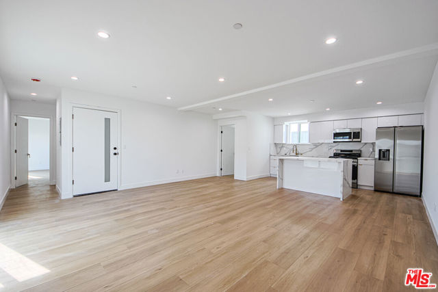 1636 Longwood Avenue, Los Angeles CA: https://media.crmls.org/mediaz/9b6f7fae-55c2-4a23-9798-00162e9ccbf1.jpg