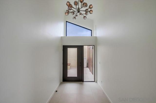 14066 Crest Way, Del Mar CA: https://media.crmls.org/mediaz/9b6fba63-10ad-47d1-93ef-f168173a1ddf.jpg