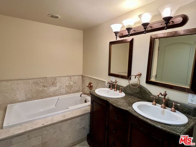 4301 Los Feliz Boulevard, Los Angeles CA: https://media.crmls.org/mediaz/9b6fea80-7ca6-47f4-8ab6-70d26b729fa4.jpg