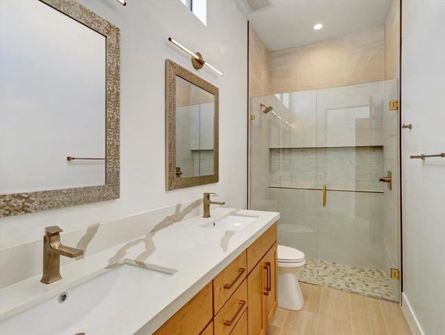 52120 Avenida Alvarado, La Quinta CA: https://media.crmls.org/mediaz/9b70f1b9-494c-4e18-8e88-ebdade47d541.jpg