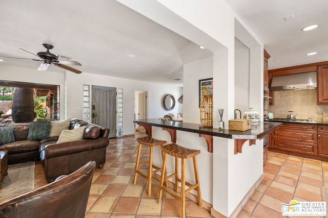 2336 N Girasol Avenue, Palm Springs CA: https://media.crmls.org/mediaz/9b712b4d-c89e-4f60-bb90-04e72306698f.jpg