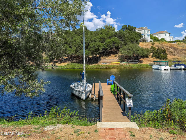 123 Lake Sherwood Drive, Lake Sherwood CA: https://media.crmls.org/mediaz/9b71623d-ab6d-473d-be31-443a6ecd7d40.jpg